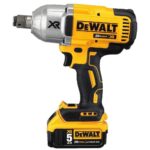 DEWALT 20V MAX XR 3/4" Cordless Impact Wrench Kit with Hog Ring, 2x 5Ah Batteries & Charger (DCF897P2) - Image 3