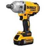 DEWALT 20V MAX XR 3/4" Cordless Impact Wrench Kit with Hog Ring, 2x 5Ah Batteries & Charger (DCF897P2) - Image 2